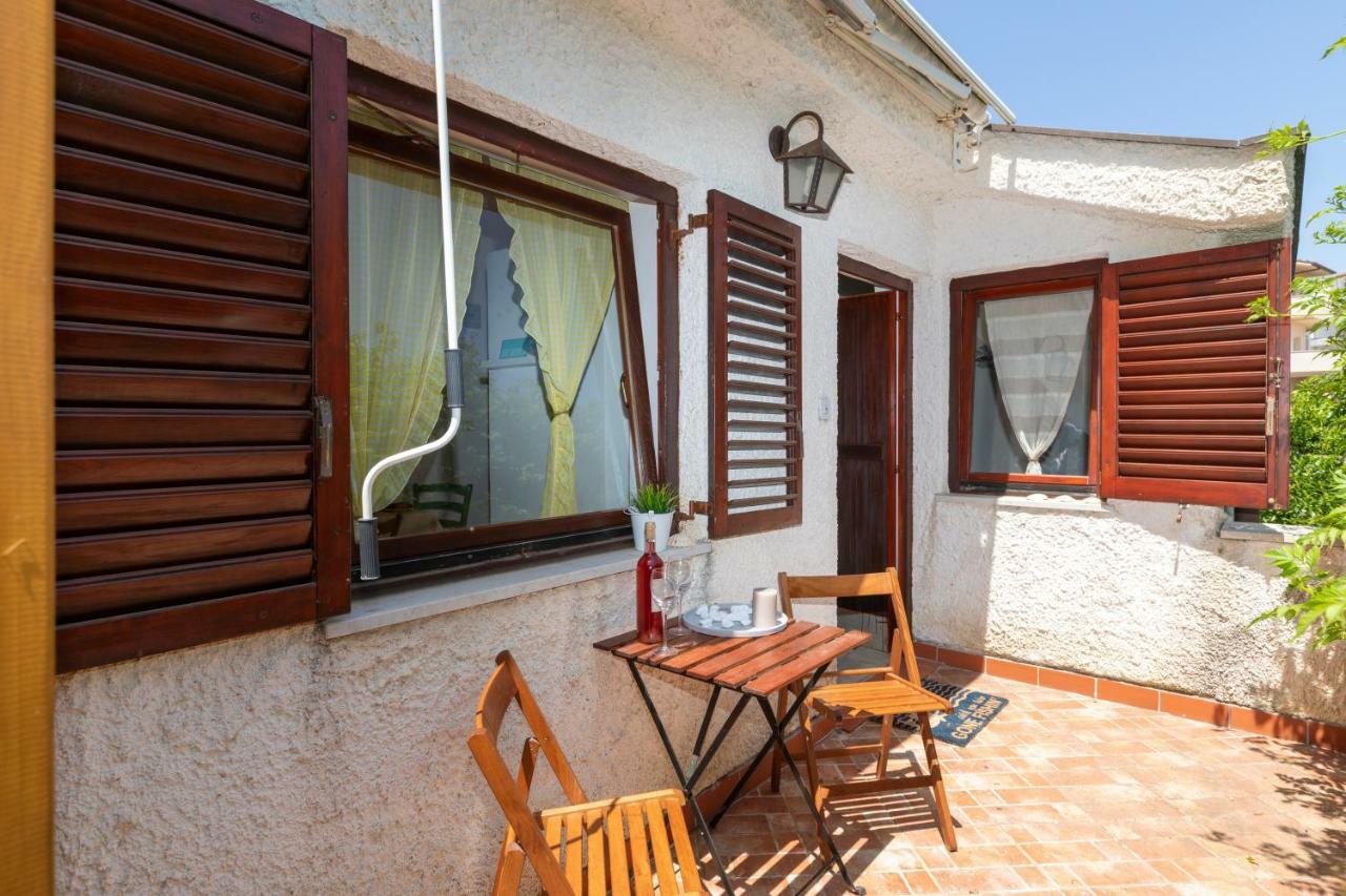 Luca'S Apartment Pula Exterior photo